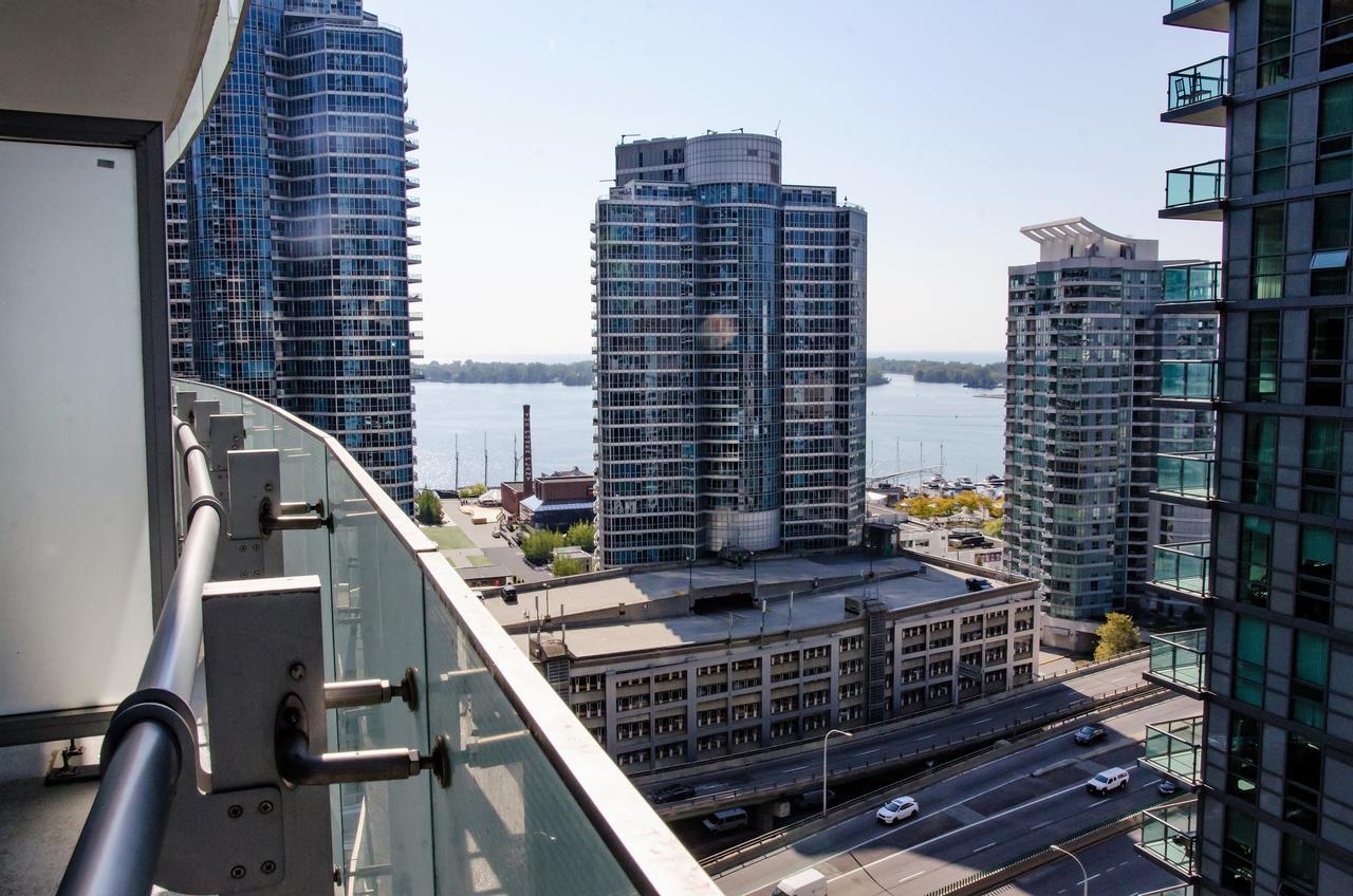 Royal Stays Condominiums - Upscale Downtown Suites Toronto Exterior photo