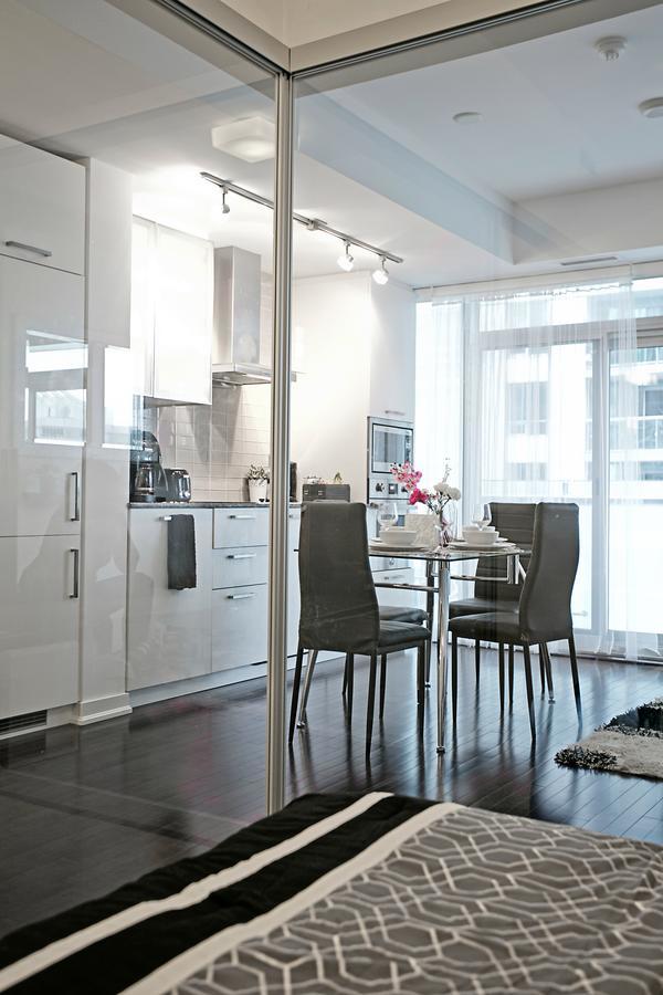 Royal Stays Condominiums - Upscale Downtown Suites Toronto Exterior photo