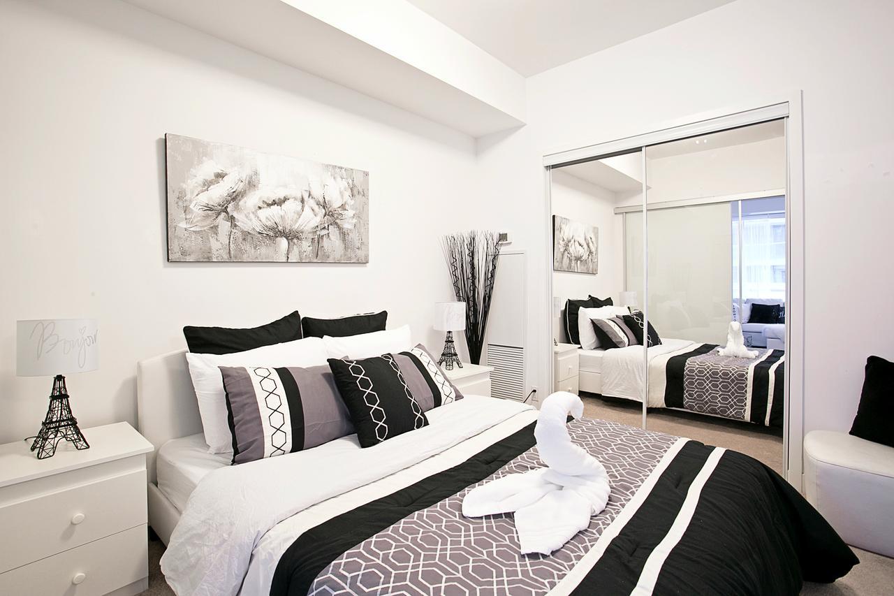 Royal Stays Condominiums - Upscale Downtown Suites Toronto Exterior photo